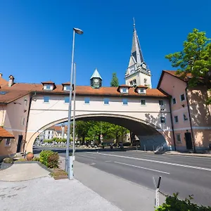 https://iconic-apartments-in-old-town.hotels-in-ljubljana.com