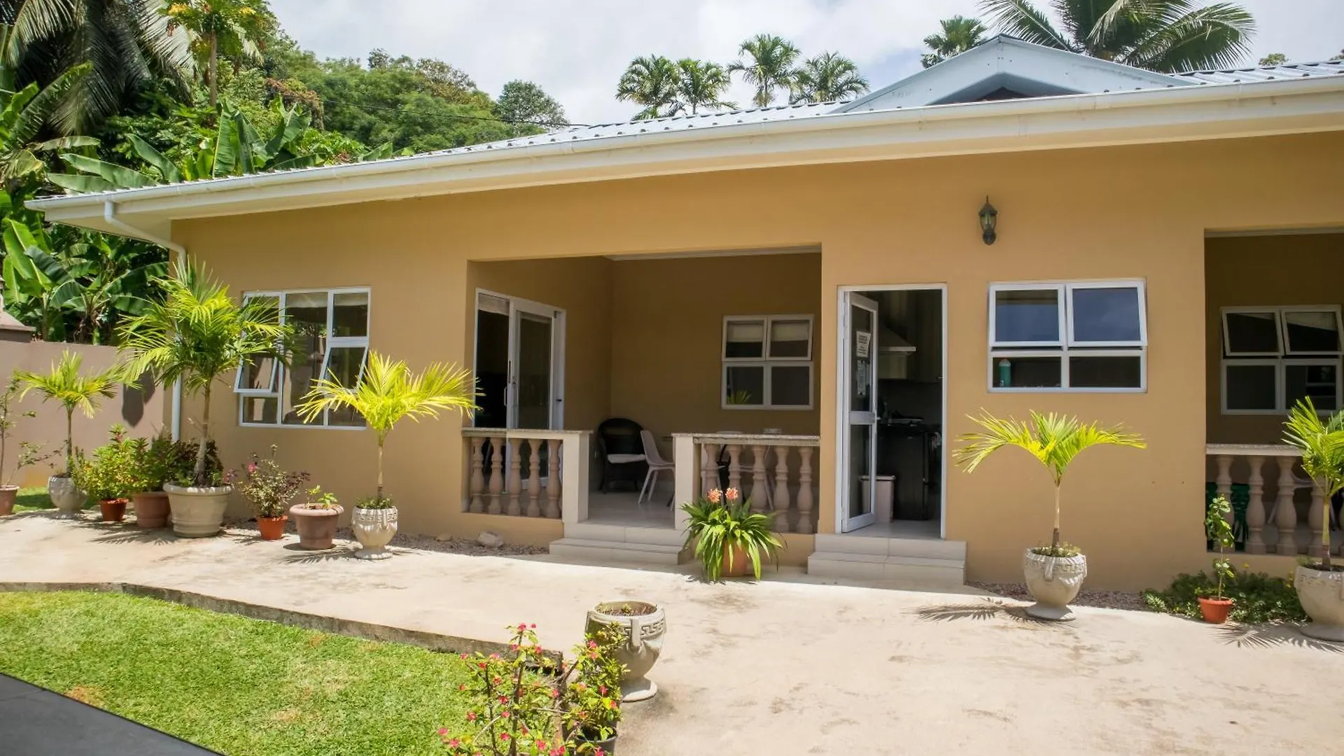 Апартаменты Beau Bassin Inn Baie Lazare  Сейшельские острова