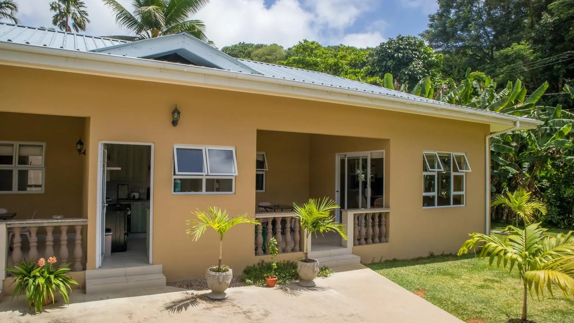 Апартаменты Beau Bassin Inn Baie Lazare